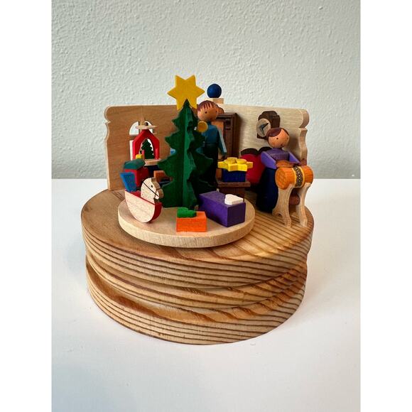 Wind-up Christmas Music Box by Graupner Holzminiaturen in Crottendorf-Erzgebirge - Picture 1 of 11